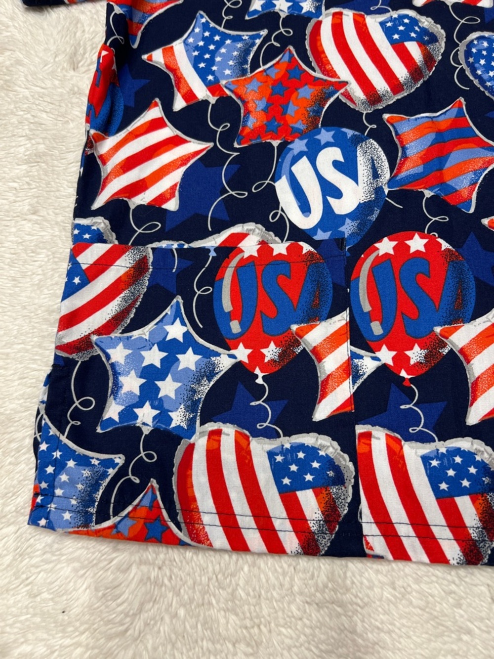 Butter-Soft Originals USA Patriotic Women's 2 pocket Printed Scrub Top small - Picture 3 of 8